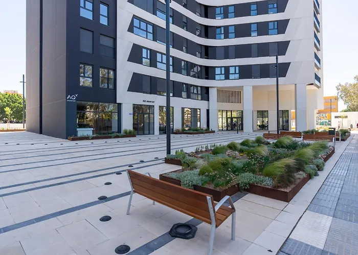 Skyline VI Pool & Coworking By Ele Apartments